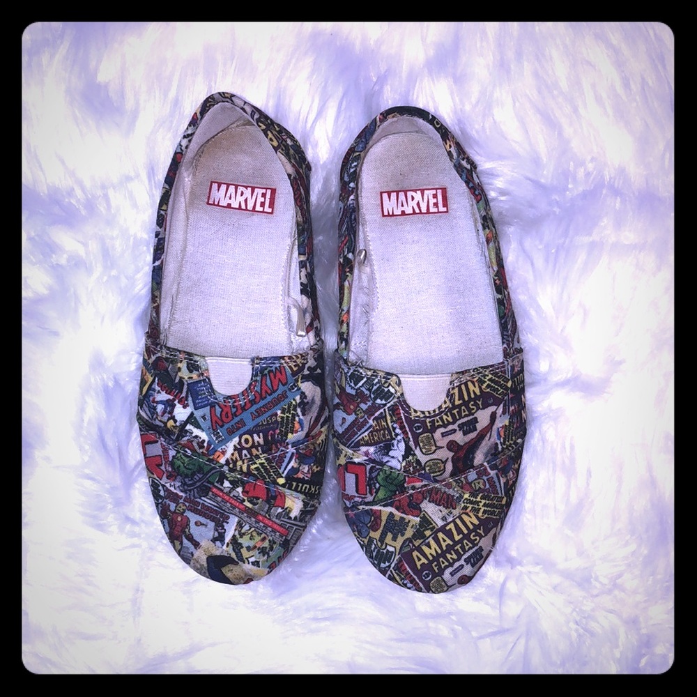 Marvel- Multicolor Collage Flats- 5/6